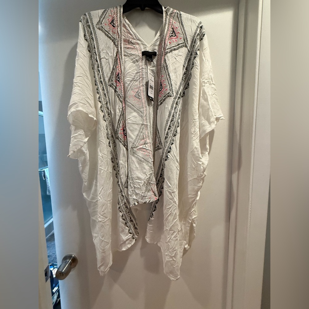 NWT Steve Madden White with Black and Pink Geometric Kimono